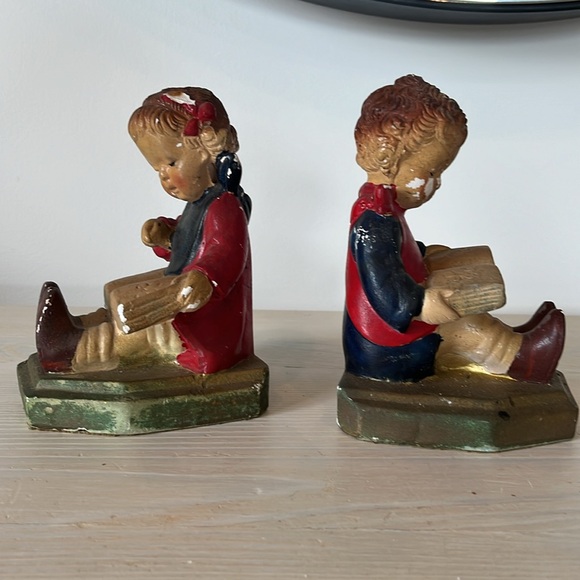 Vintage 1950s nursery Chippy chalkware boy and girl reading book ends - Picture 3 of 7